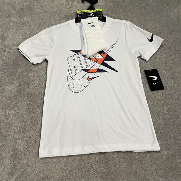 Nike Shirt Boys Small White 3Brand Dri-FIT Swoosh Graphic Socks Set Youth - Picture 1 of 6
